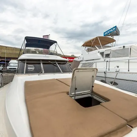船上ホテル Barco El Marques *