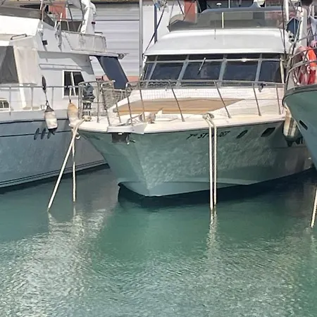 Barco El Marques * サン・アドリア・デ・ベソス