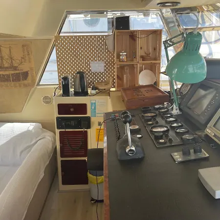 船上ホテル Barco El Marques *