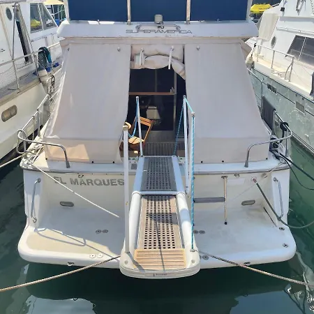 船上ホテル Barco El Marques