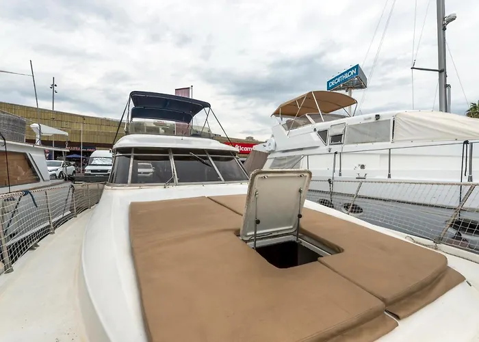 船上ホテル Barco El Marques *